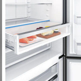 Electrolux 496L Bottom Mount Fridge Freezer - Matte Black (UltimateTaste 500)