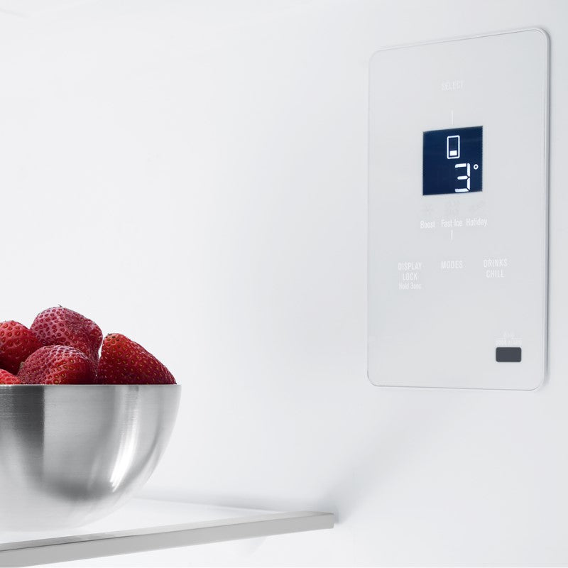 Electrolux 496L Bottom Mount Fridge Freezer - Matte Black (UltimateTaste 500)