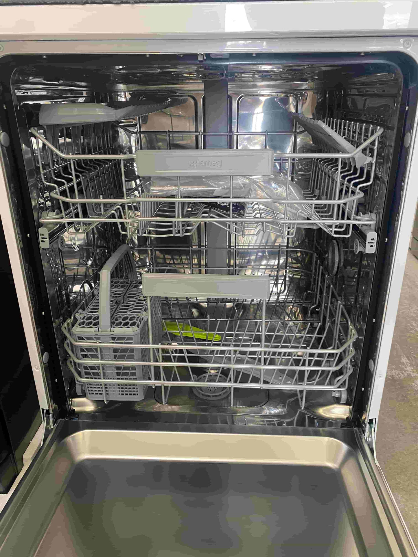 Smeg 60cm Freestanding Dishwasher - White