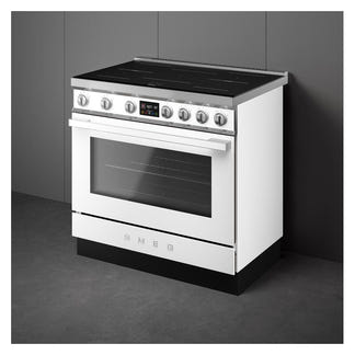 Smeg 90cm Portofino Induction Pyrolytic Freestanding Oven - White
