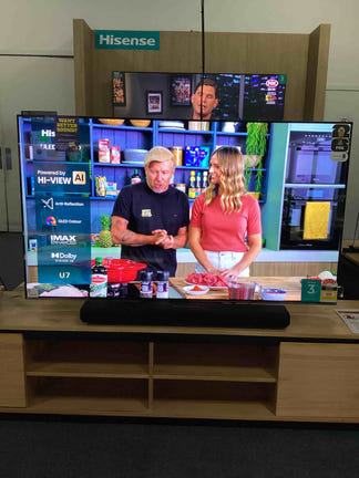 Hisense 65" U7QAU Smart 4K ULED Mini-LED TV (2025)